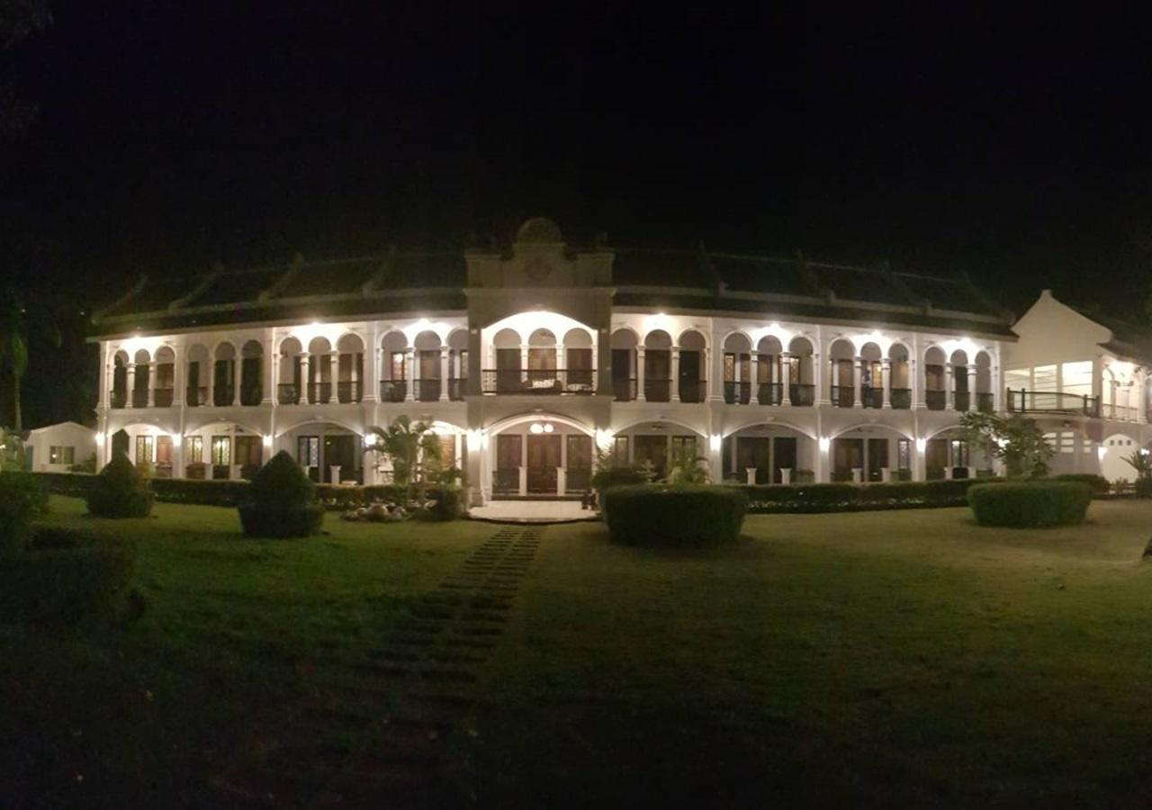 Racha Island Resort Ko Racha Yai Exterior foto